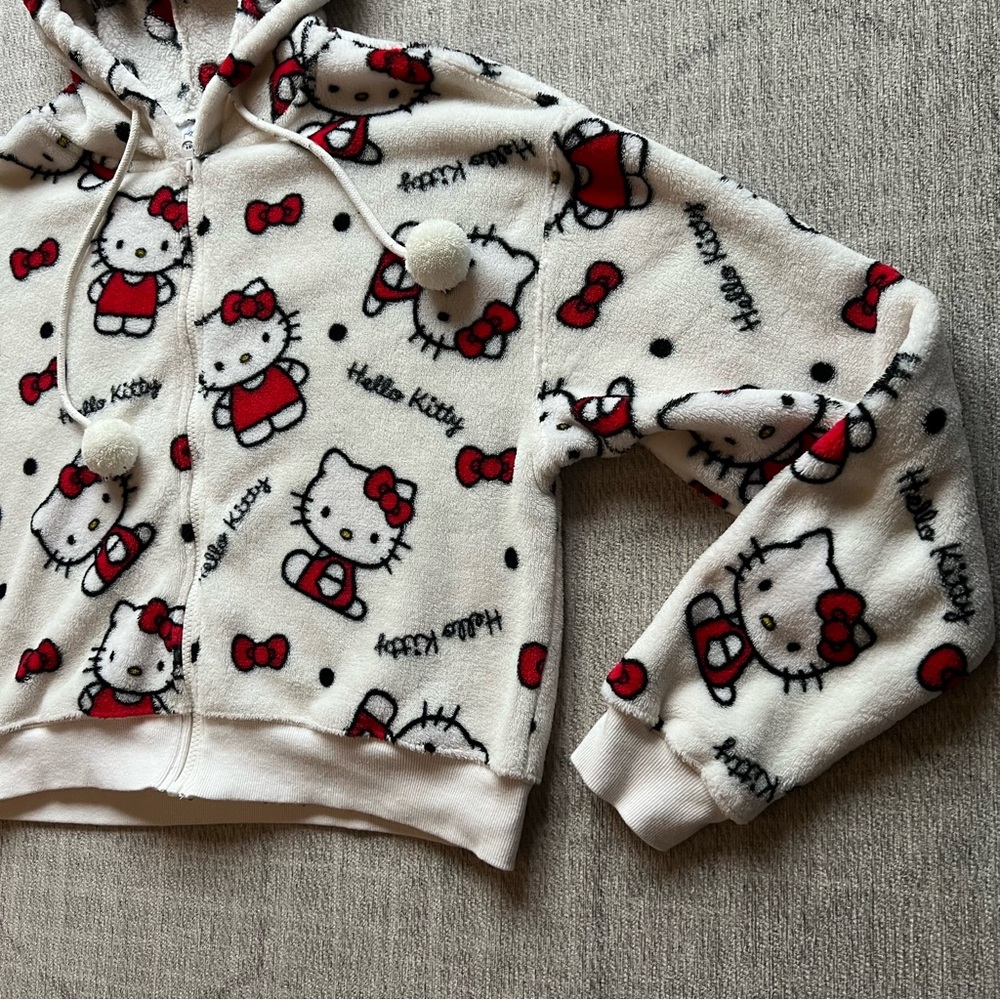 Sanrio Hello Kitty Women’s Red/White Pullover Crop Fleece Hoodie LARGE - Picture 4 of 10